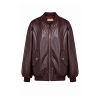 Bomber Montand de cuero burdeo, diseño Sandra Vukasovic Punta Arenas